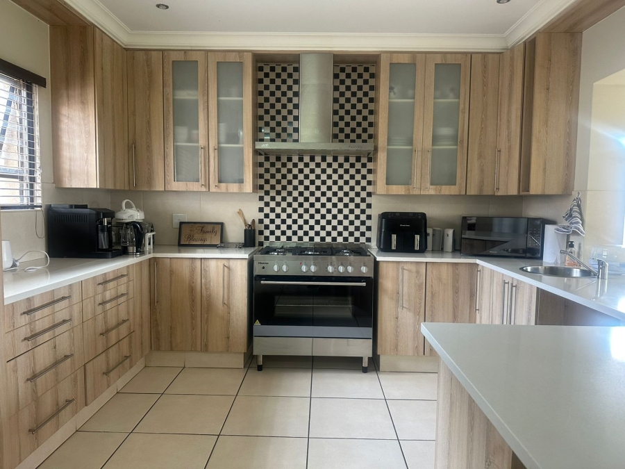 To Let 4 Bedroom Property for Rent in Boschdal North West